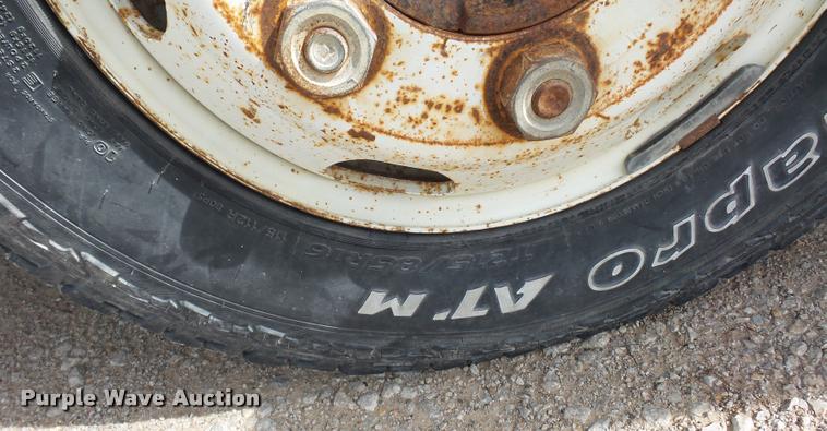 image for item L4380 1992 Isuzu NPR flatbed truck