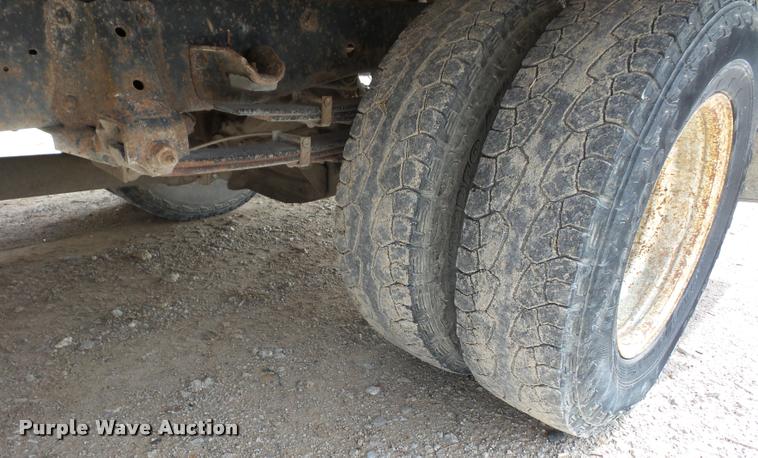 image for item L4380 1992 Isuzu NPR flatbed truck