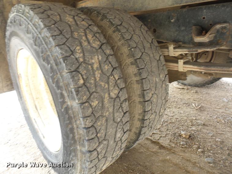 image for item L4380 1992 Isuzu NPR flatbed truck