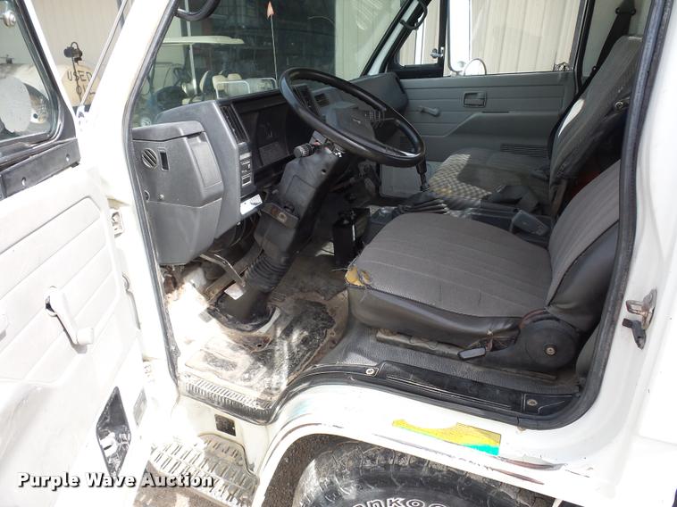 image for item L4380 1992 Isuzu NPR flatbed truck