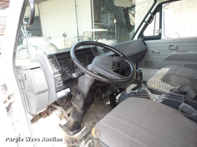 image for item L4380 1992 Isuzu NPR flatbed truck