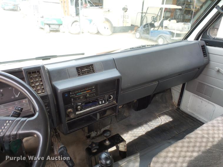 image for item L4380 1992 Isuzu NPR flatbed truck