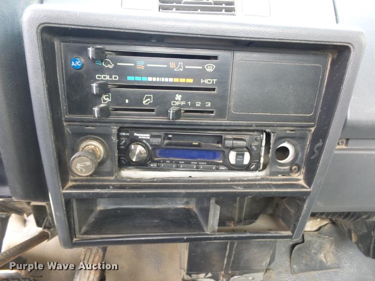 image for item L4380 1992 Isuzu NPR flatbed truck