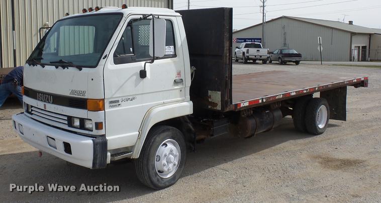 image for item L4381 1994 Isuzu NRR flatbed truck
