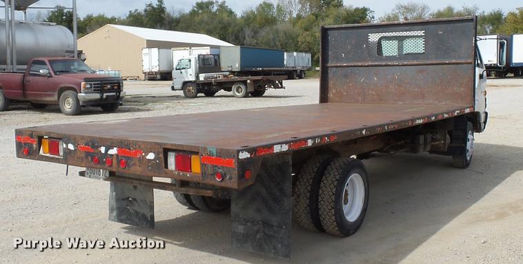 image for item L4381 1994 Isuzu NRR flatbed truck