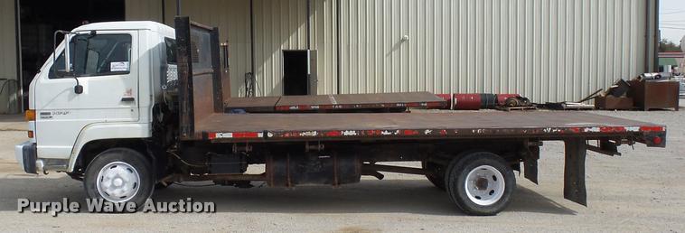 image for item L4381 1994 Isuzu NRR flatbed truck