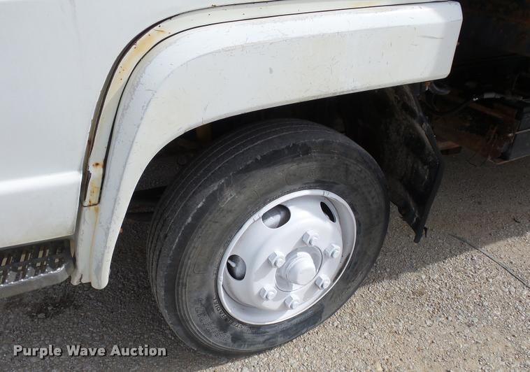 image for item L4381 1994 Isuzu NRR flatbed truck