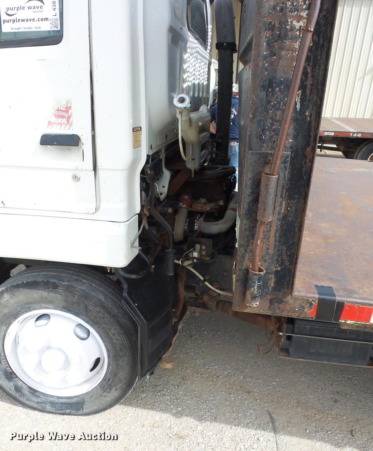 image for item L4381 1994 Isuzu NRR flatbed truck