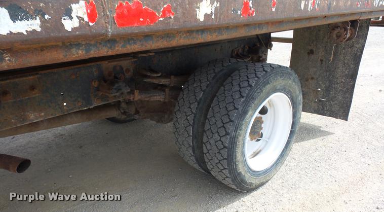 image for item L4381 1994 Isuzu NRR flatbed truck