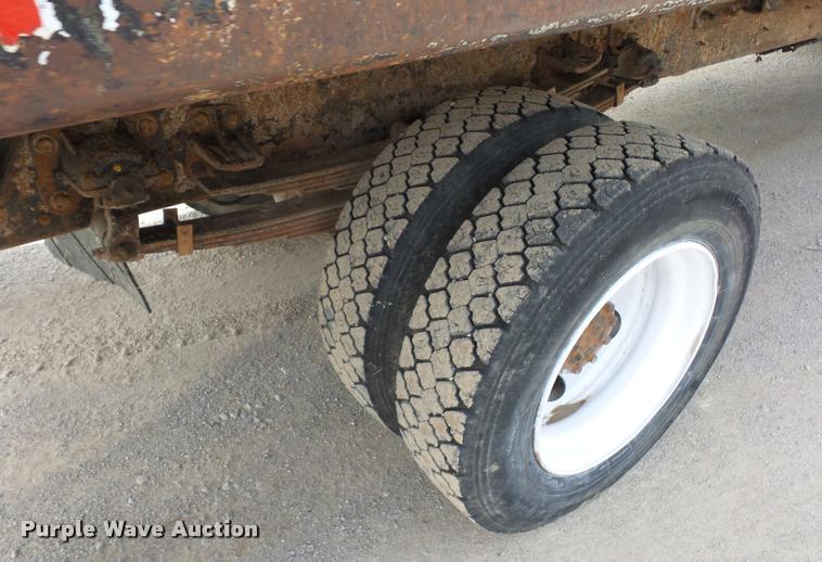 image for item L4381 1994 Isuzu NRR flatbed truck