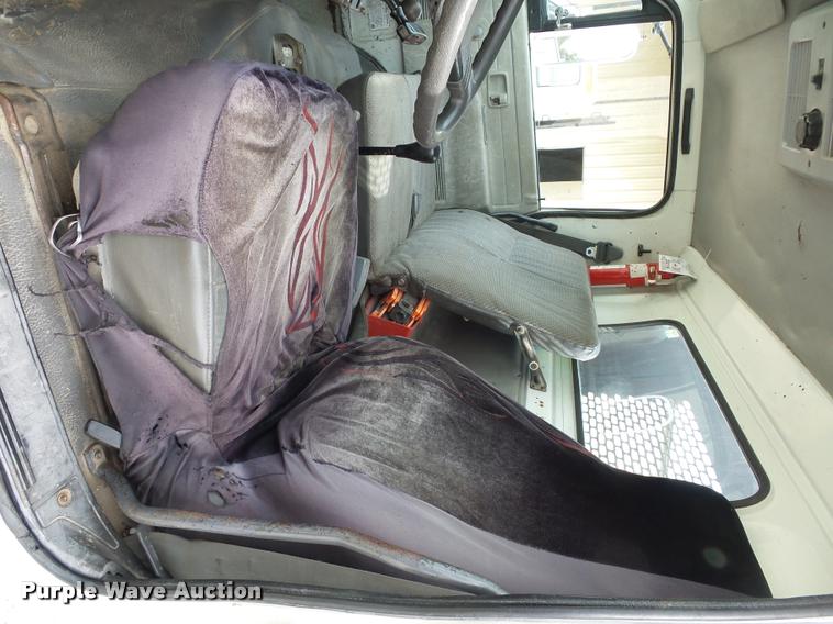 image for item L4381 1994 Isuzu NRR flatbed truck