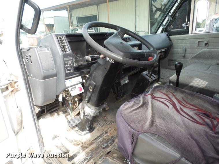 image for item L4381 1994 Isuzu NRR flatbed truck