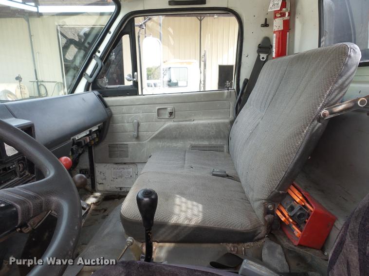 image for item L4381 1994 Isuzu NRR flatbed truck