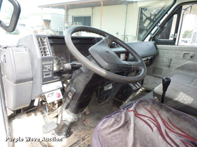 image for item L4381 1994 Isuzu NRR flatbed truck