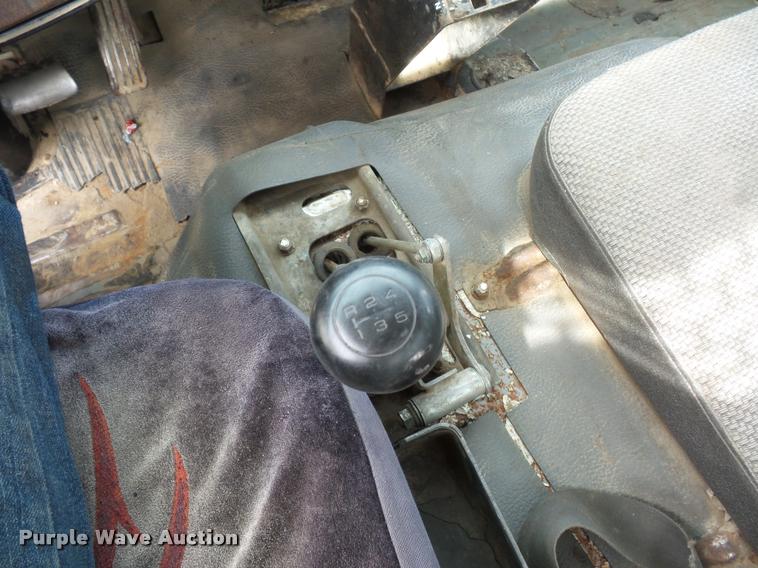 image for item L4381 1994 Isuzu NRR flatbed truck