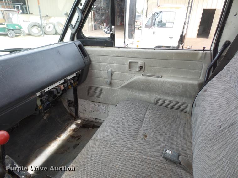 image for item L4381 1994 Isuzu NRR flatbed truck