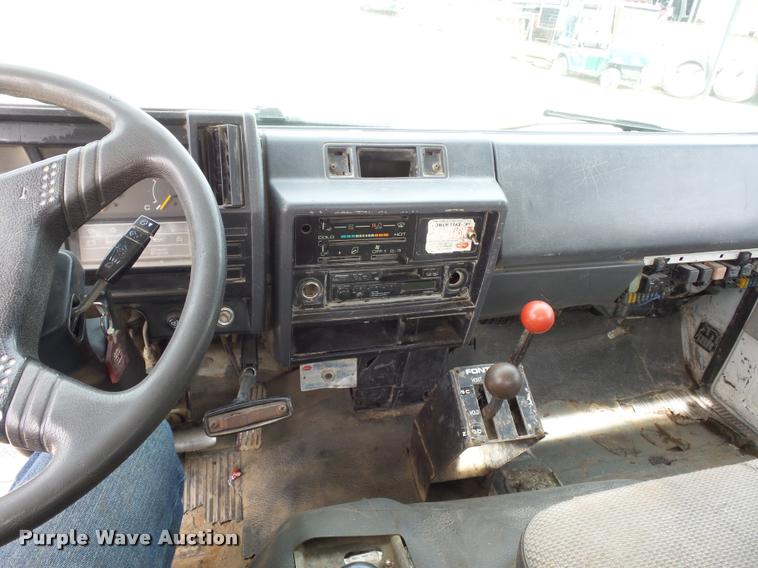 image for item L4381 1994 Isuzu NRR flatbed truck