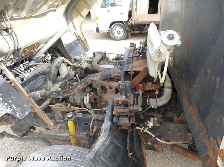 image for item L4381 1994 Isuzu NRR flatbed truck