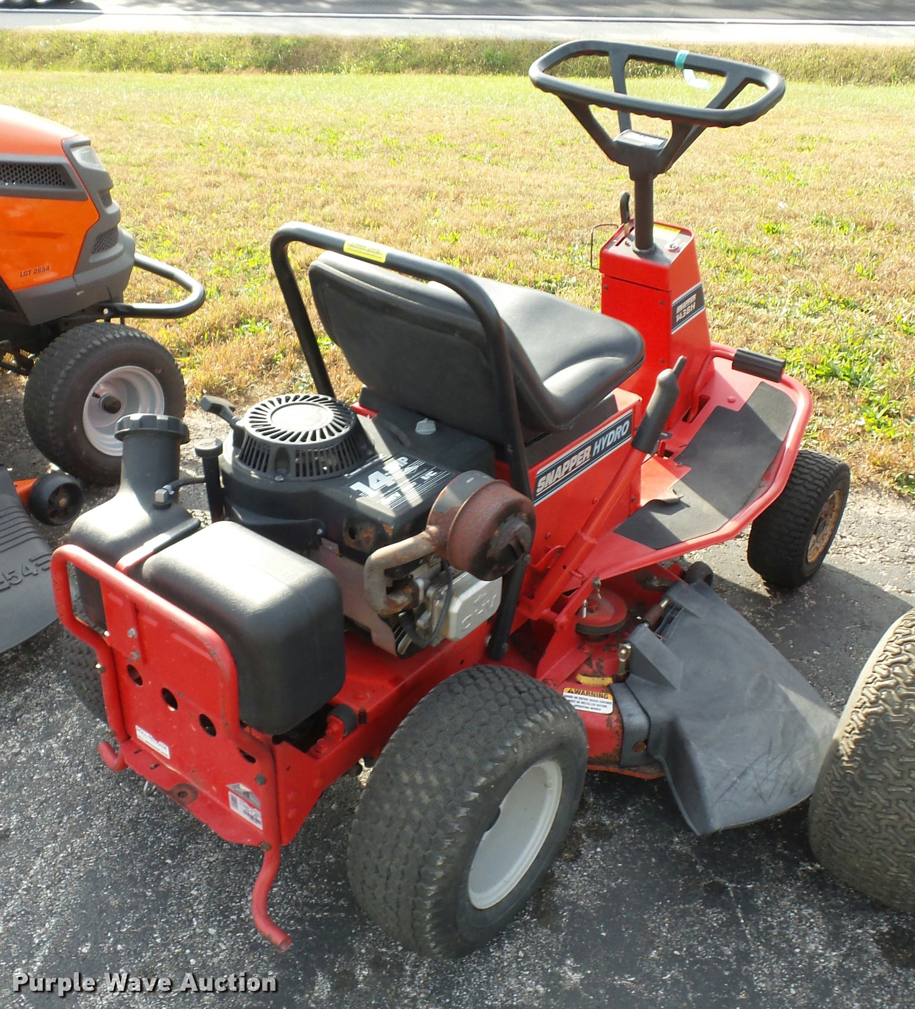 Snapper 1438H lawn mower in Desoto, MO | Item AX9103 sold | Purple Wave
