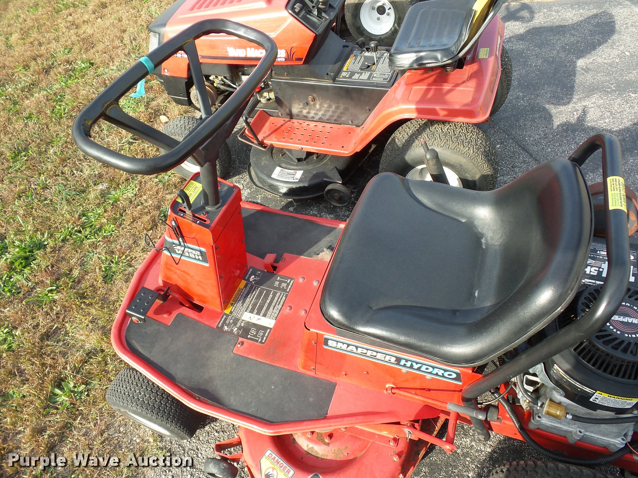 Snapper 1438H lawn mower in Desoto, MO Item AX9103 sold Purple Wave