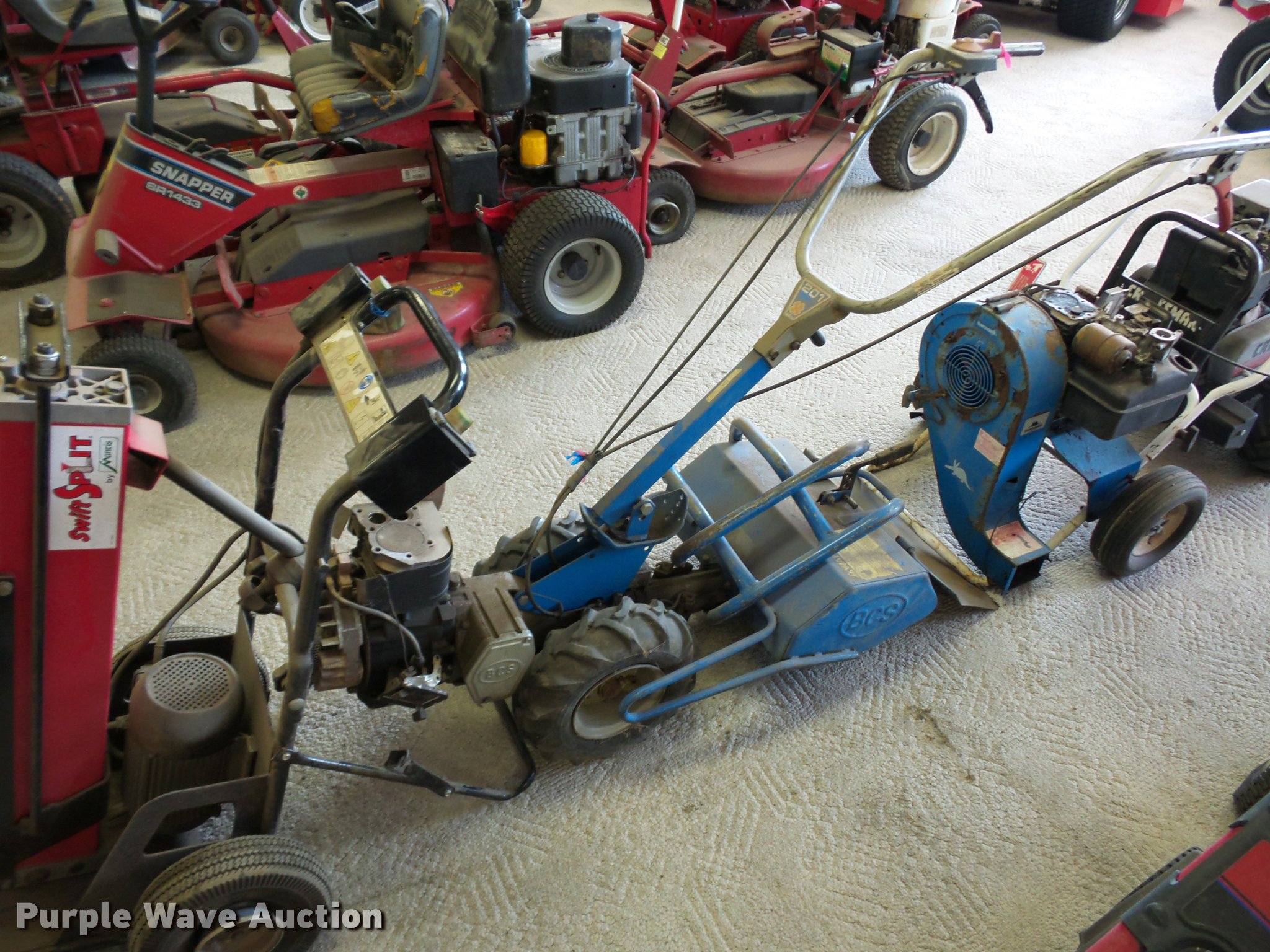 Lawn and garden equipment in Desoto, MO Item AX9130 sold Purple Wave