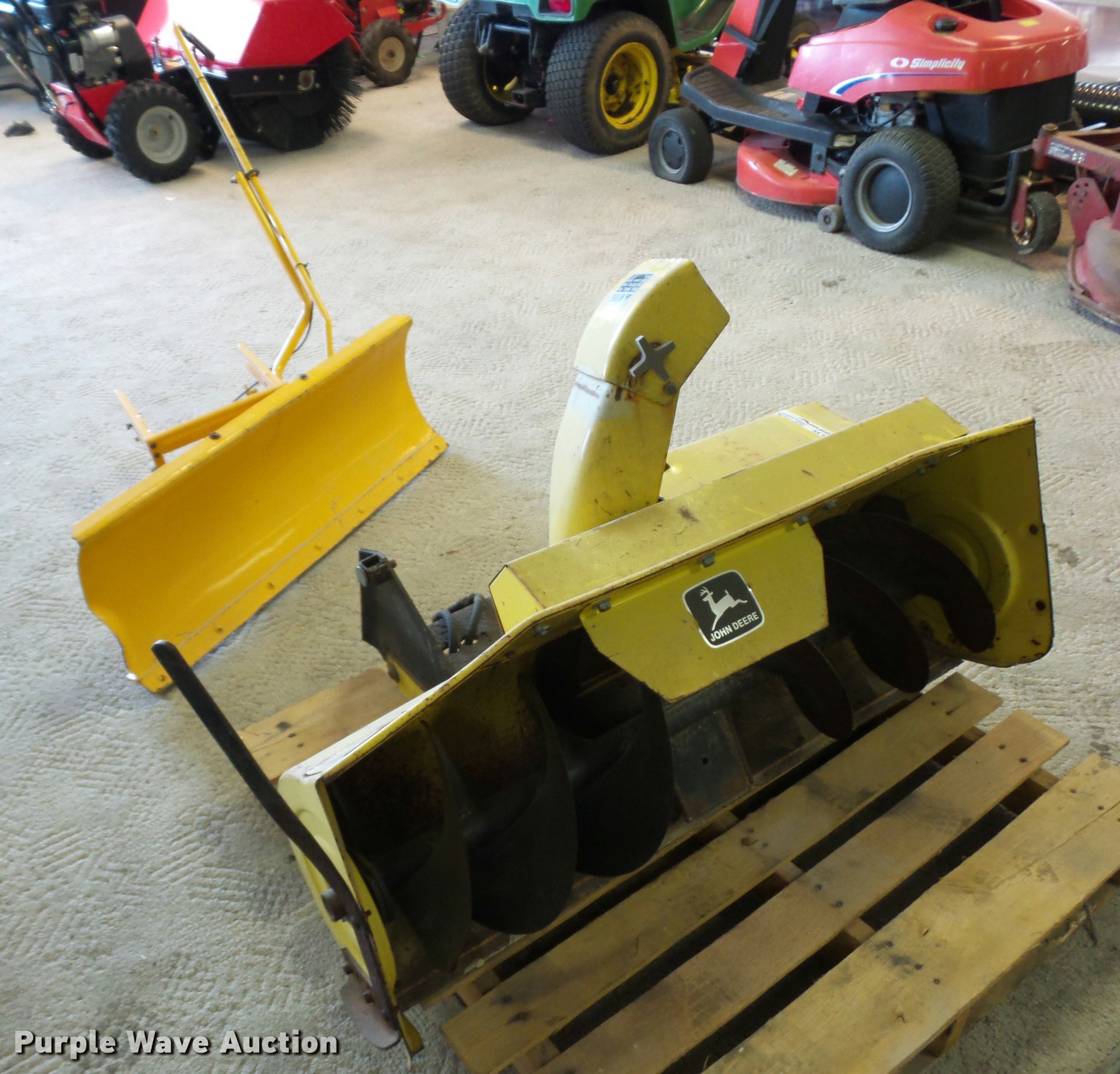 Lawn and garden equipment in Desoto, MO Item AX9132 sold Purple Wave