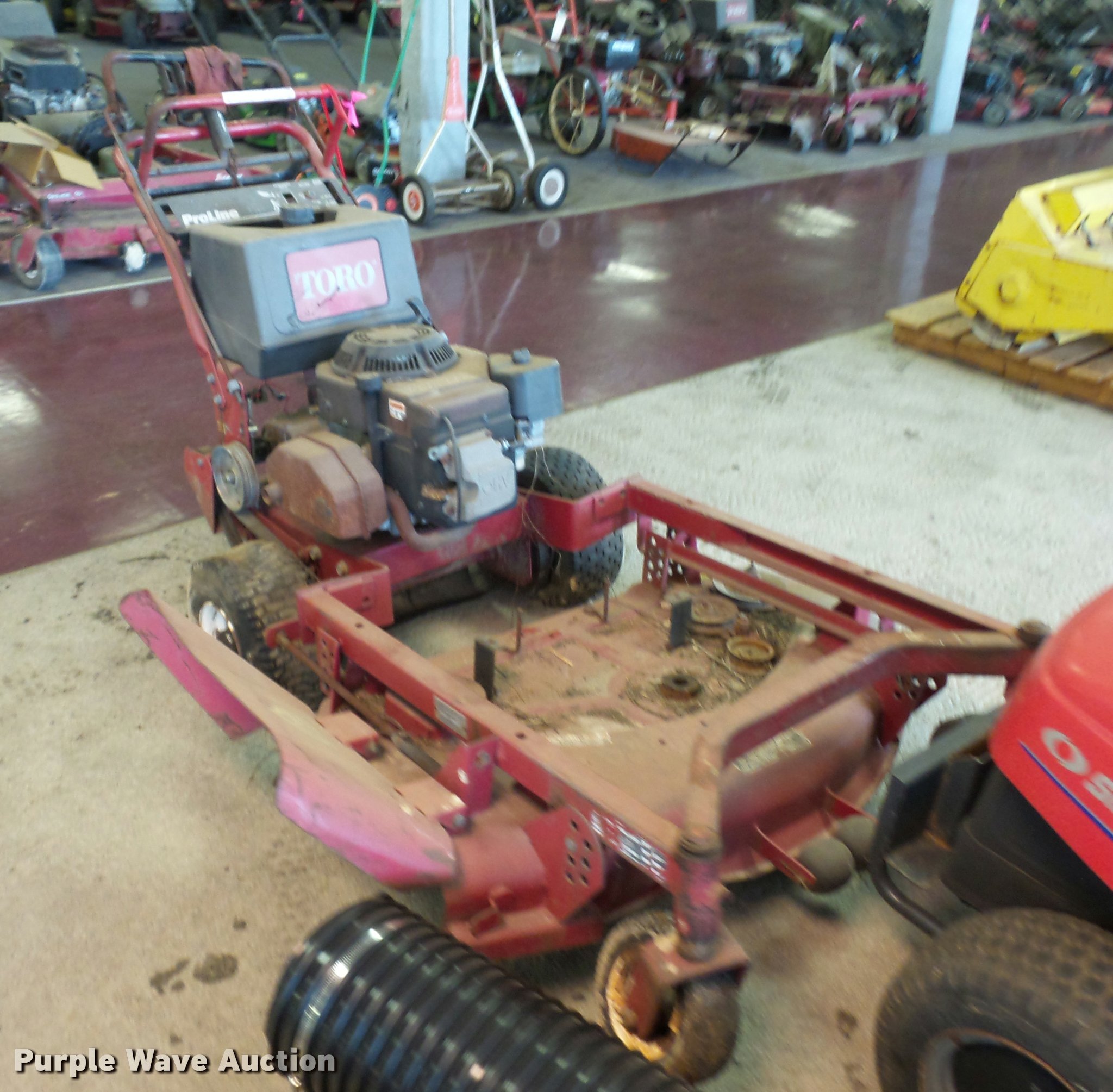 (2) lawn mowers in Desoto, MO Item AX9133 sold Purple Wave