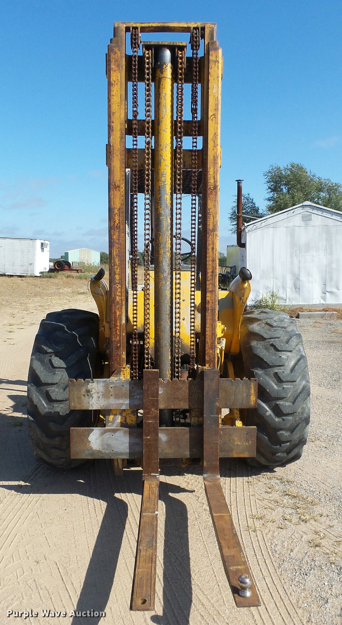 John Deere 380 forklift in Wichita, KS Item L3285 sold Purple Wave