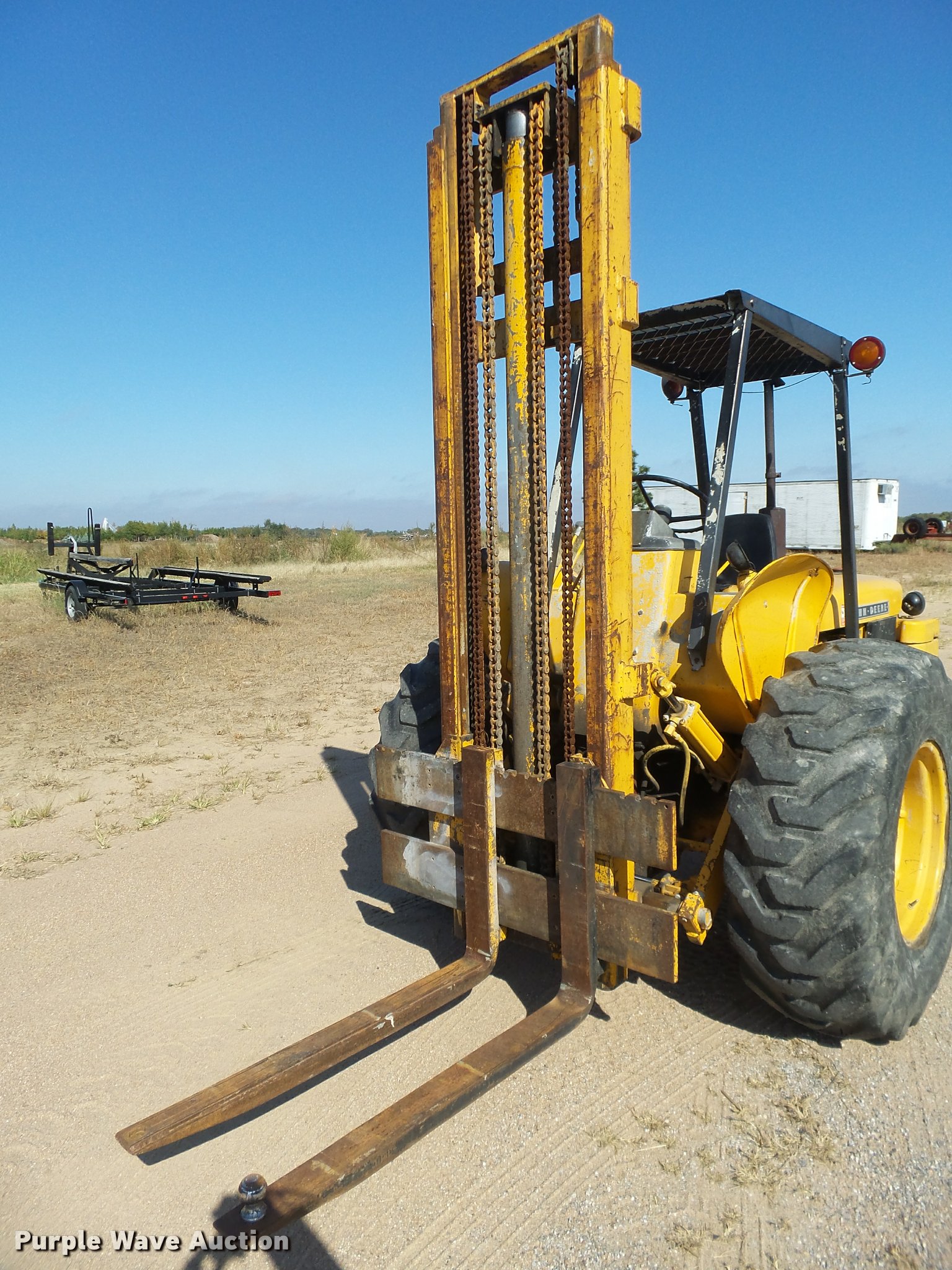 John Deere 380 forklift in Wichita, KS Item L3285 sold Purple Wave