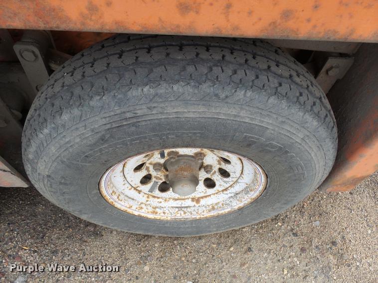 image for item AL9087 2004 JLG UT612 utility trailer