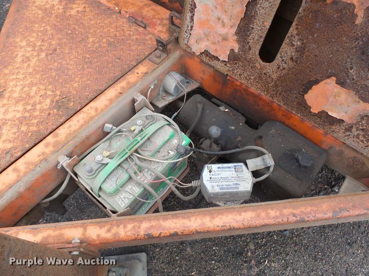 image for item AL9087 2004 JLG UT612 utility trailer