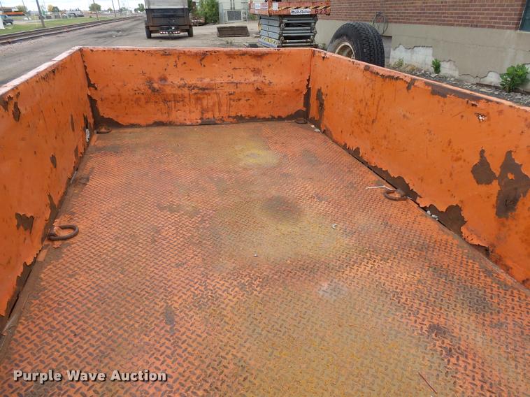 image for item AL9087 2004 JLG UT612 utility trailer