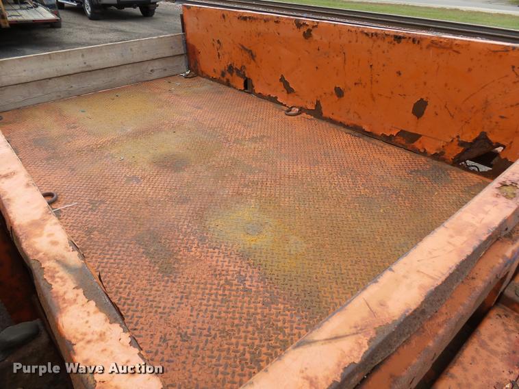 image for item AL9087 2004 JLG UT612 utility trailer