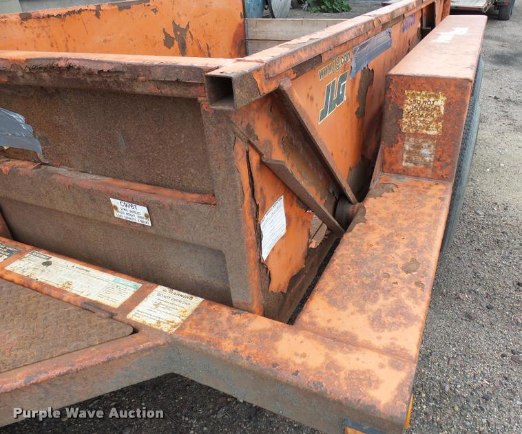 image for item AL9087 2004 JLG UT612 utility trailer
