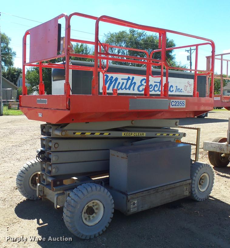 image for item AL9097 2000 Mec 3768ES scissor lift