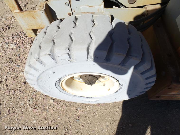 image for item AL9097 2000 Mec 3768ES scissor lift