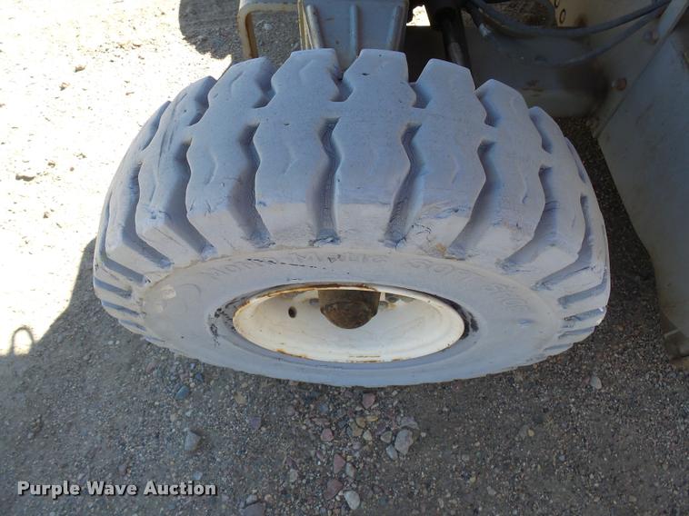 image for item AL9097 2000 Mec 3768ES scissor lift