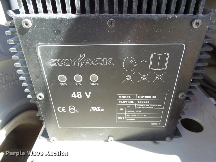 image for item AL9097 2000 Mec 3768ES scissor lift