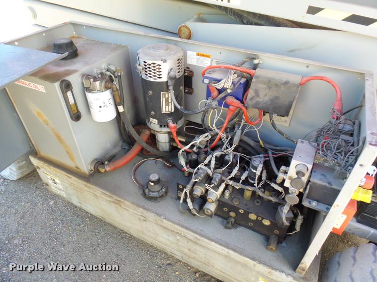 image for item AL9097 2000 Mec 3768ES scissor lift