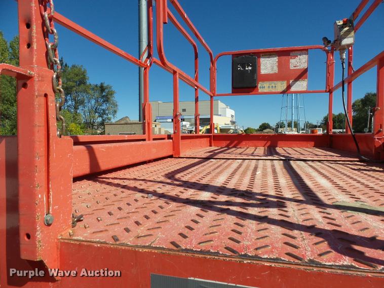 image for item AL9097 2000 Mec 3768ES scissor lift