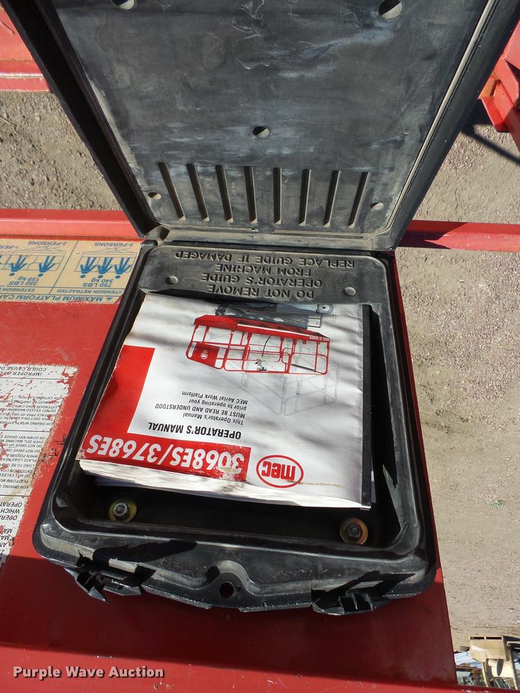 image for item AL9097 2000 Mec 3768ES scissor lift