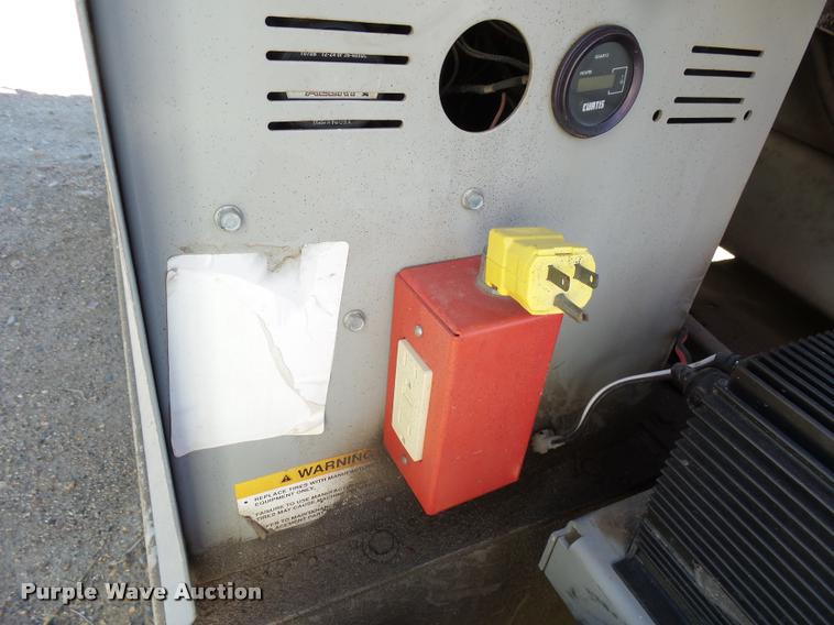 image for item AL9097 2000 Mec 3768ES scissor lift