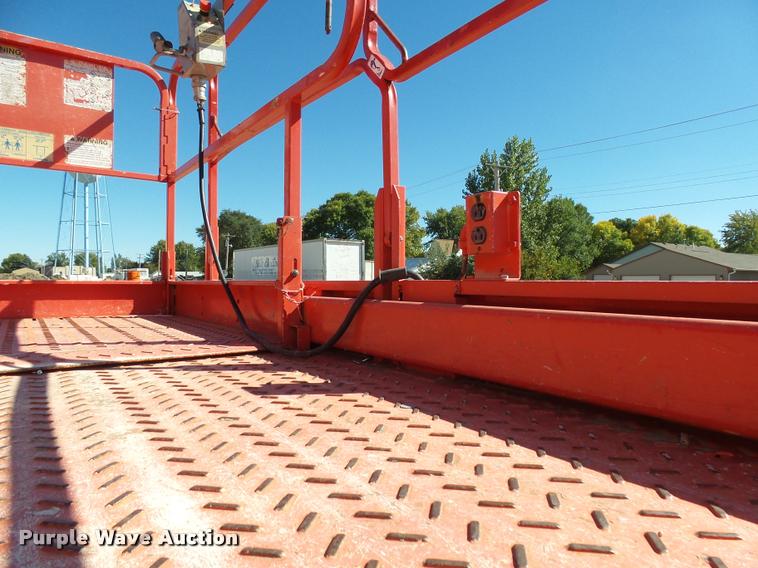 image for item AL9097 2000 Mec 3768ES scissor lift