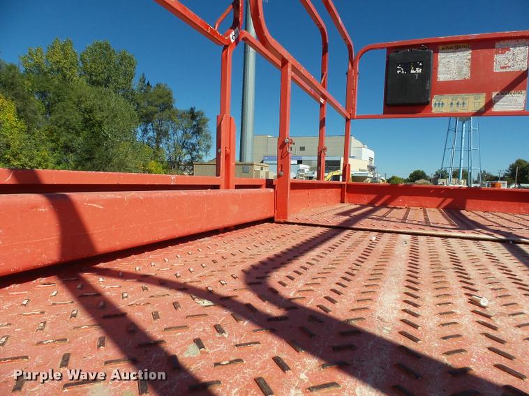 image for item AL9097 2000 Mec 3768ES scissor lift