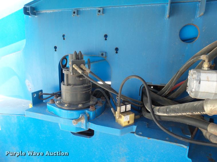 image for item BU9753 2005 Genie S60 boom lift