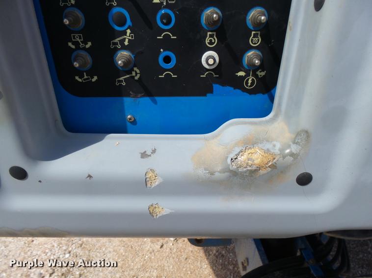 image for item BU9753 2005 Genie S60 boom lift