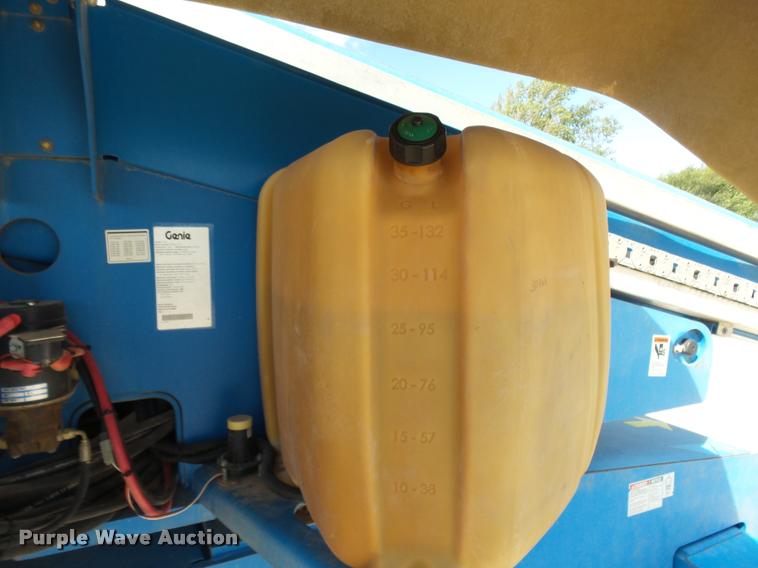 image for item BU9753 2005 Genie S60 boom lift