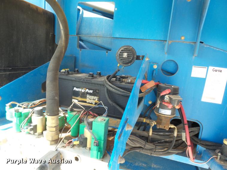 image for item BU9753 2005 Genie S60 boom lift