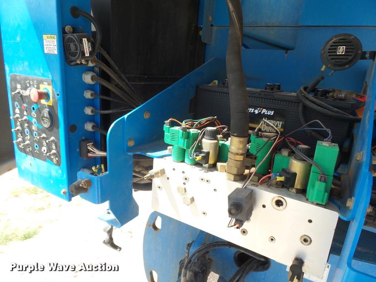 image for item BU9753 2005 Genie S60 boom lift