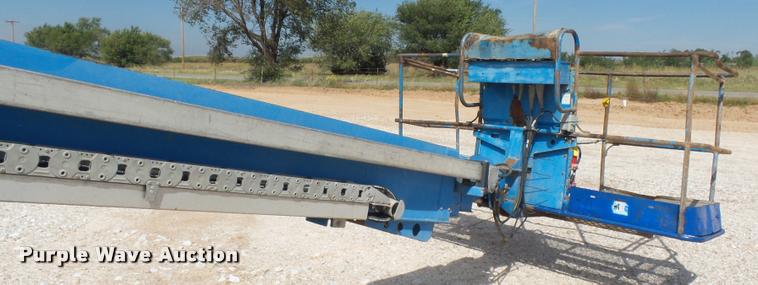 image for item BU9753 2005 Genie S60 boom lift